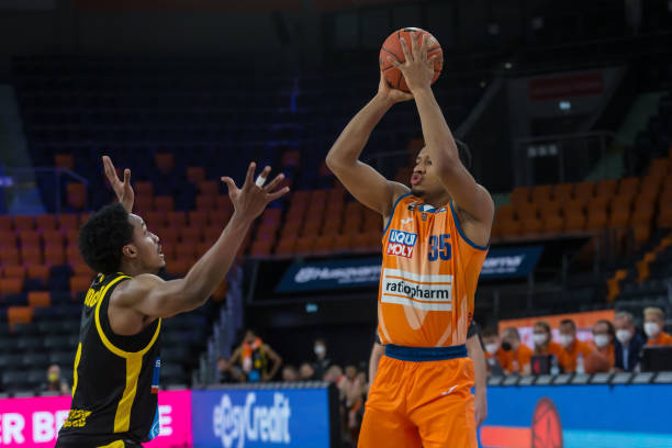 首战告捷的 首战告捷的