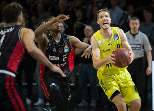 首战的胜利 首战的胜利