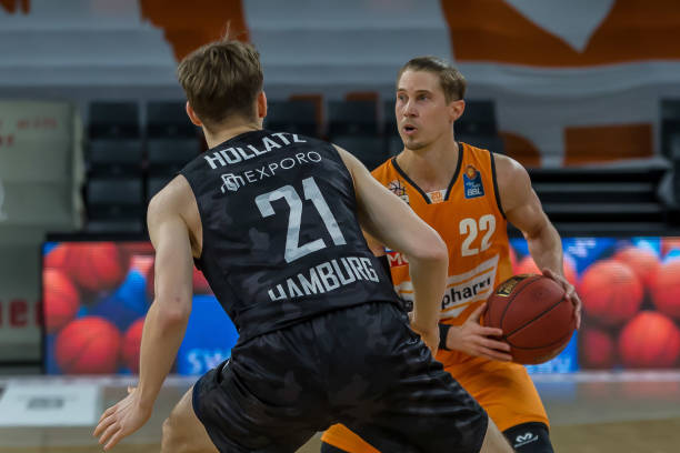 攻防两端都 攻防两端都