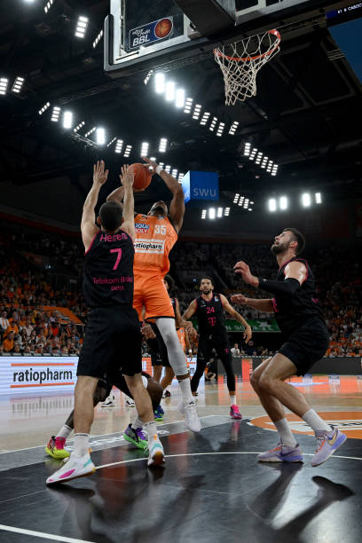 扭转财政困 扭转财政困